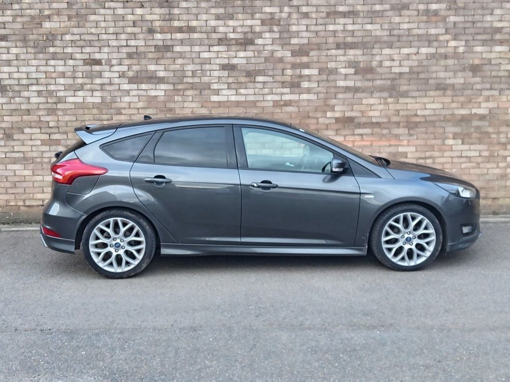 Used Ford Focus 2017 for sale - 76665800: Photo 2