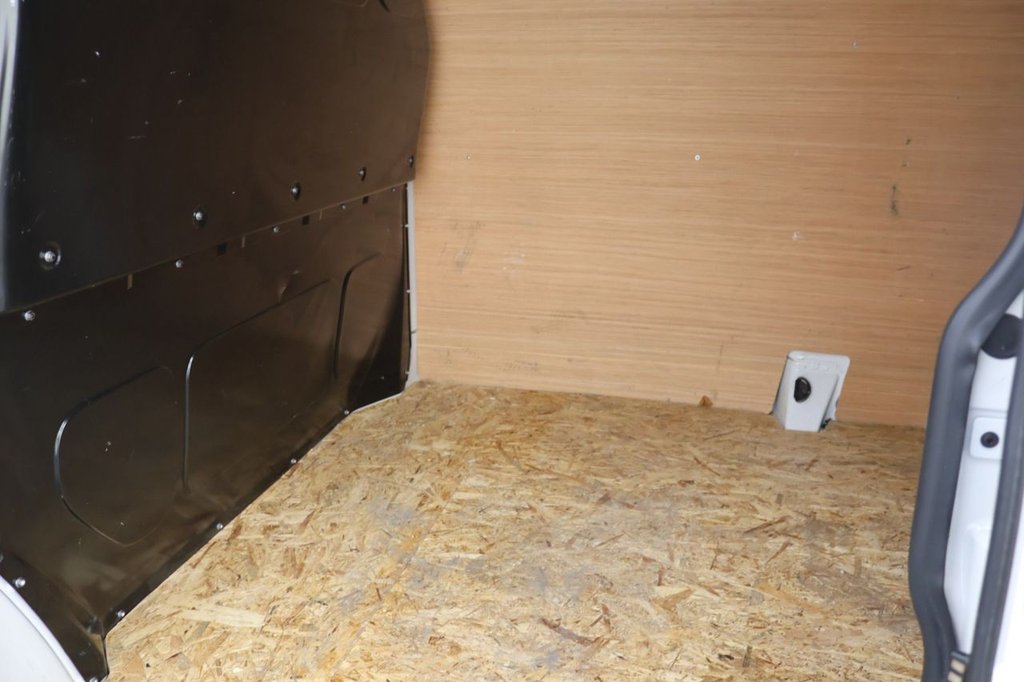 Used Volkswagen Transporter 2021 for sale - 77631624: Photo 22