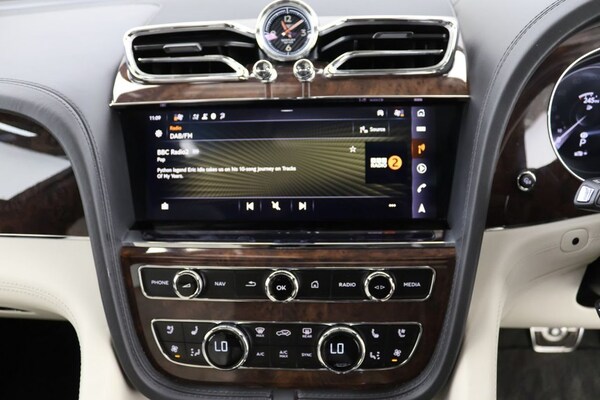 Used Bentley Bentayga 2021 for sale - 76210224: Photo 15