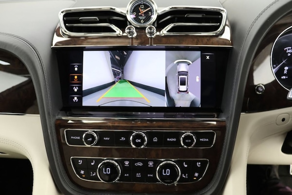 Used Bentley Bentayga 2021 for sale - 76210224: Photo 17