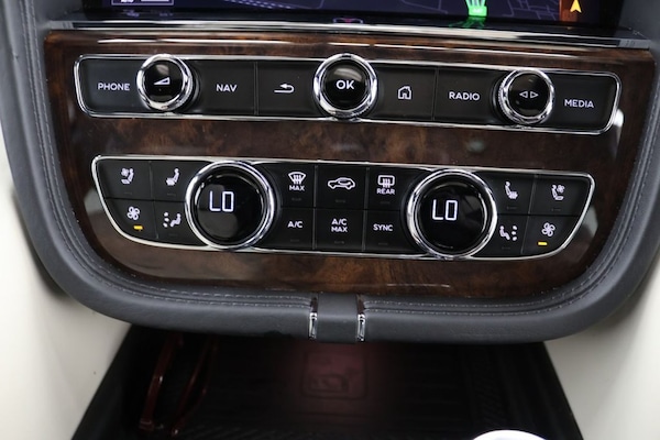 Used Bentley Bentayga 2021 for sale - 76210224: Photo 18