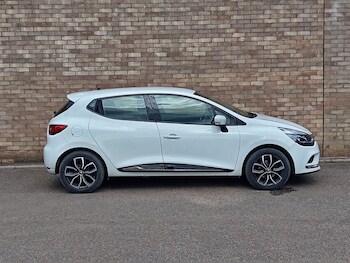 Used Renault Clio 2018 for sale - 78955105: Photo