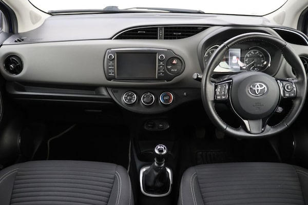 Used Toyota Yaris 2018 for sale - 76300879: Photo 18