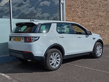 Used Land Rover Discovery Sport 2017 for sale - 75875405: Photo