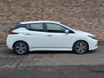 Used Nissan Leaf 2020 for sale - 76542105: Photo