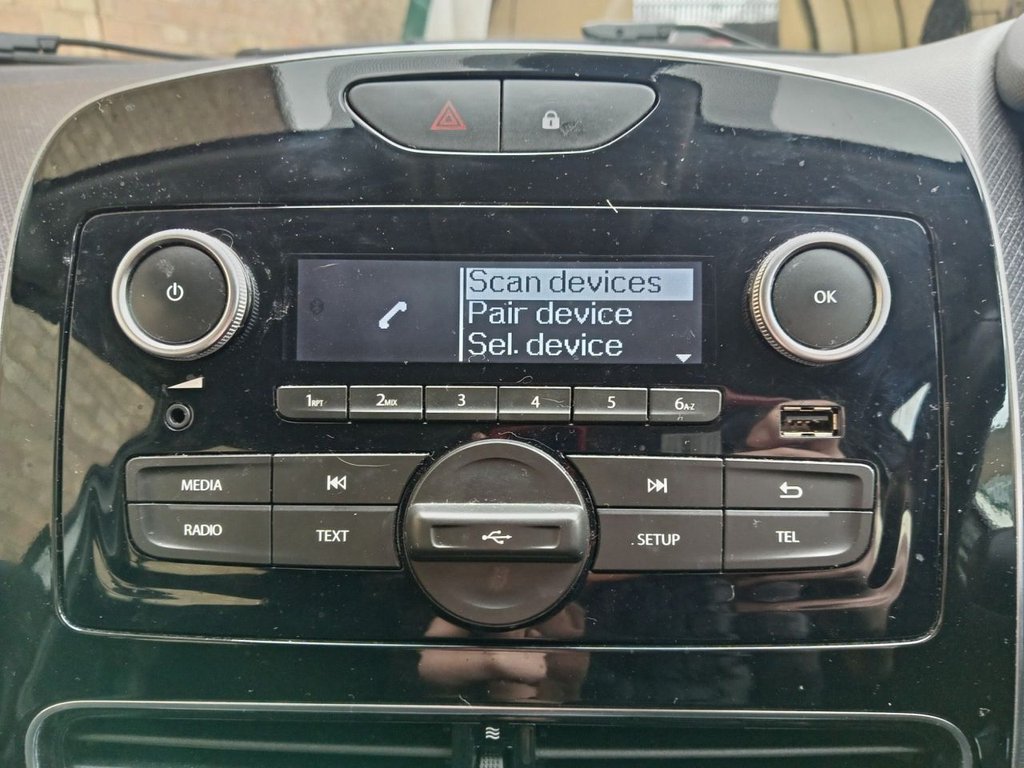 Used Renault Clio 2018 for sale - 77692847: Photo 10