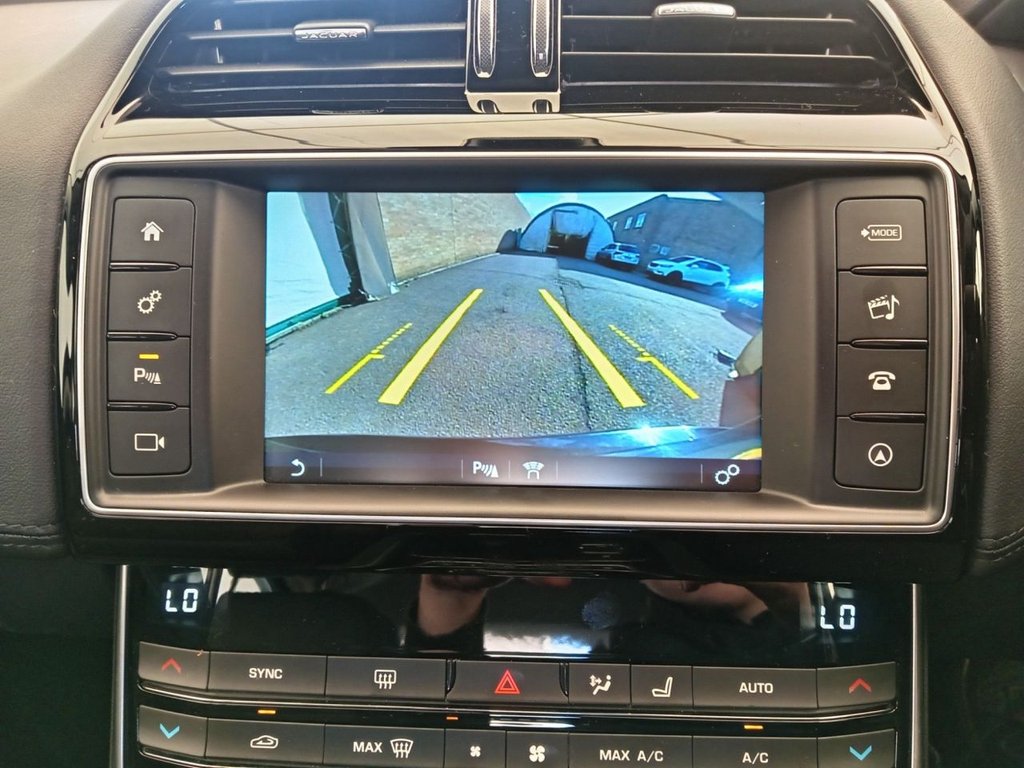 Used Jaguar XE 2018 for sale - 77879494: Photo 2