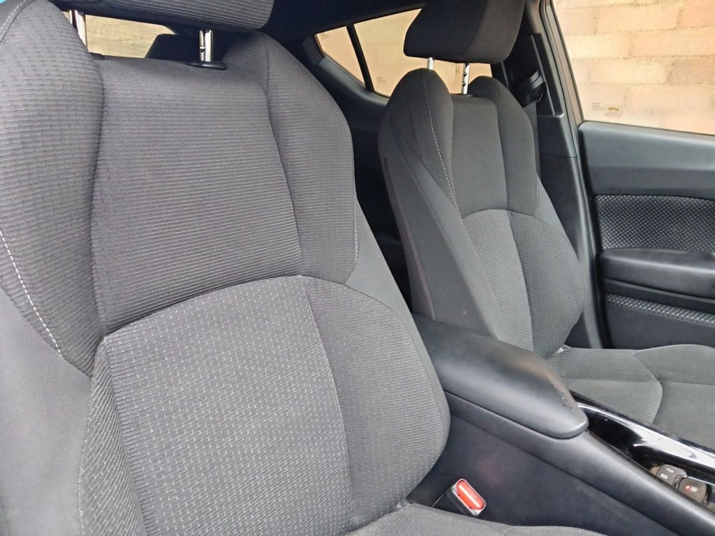Used Toyota C-HR 2019 for sale - 77477777: Photo 5