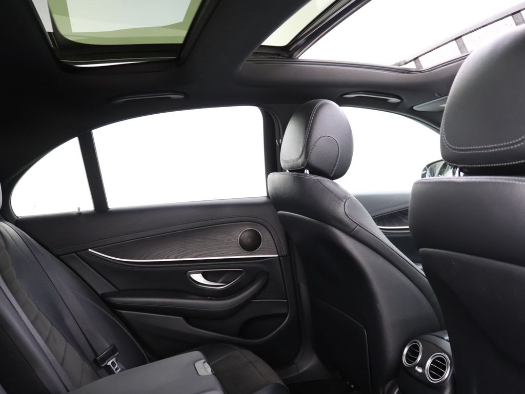 Used Mercedes-Benz E Class 2018 for sale - 76416888: Photo 2