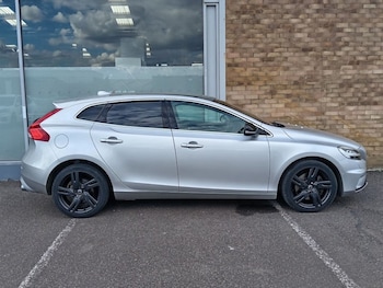 Used Volvo V40 2018 for sale - 75275540: Photo