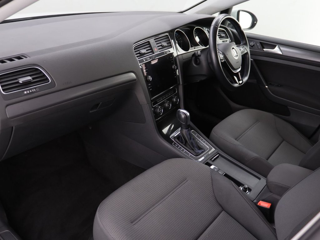 Used Volkswagen Golf 2019 for sale - 76300945: Photo 24