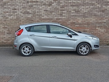 Used Ford Fiesta 2015 for sale - 78610117: Photo