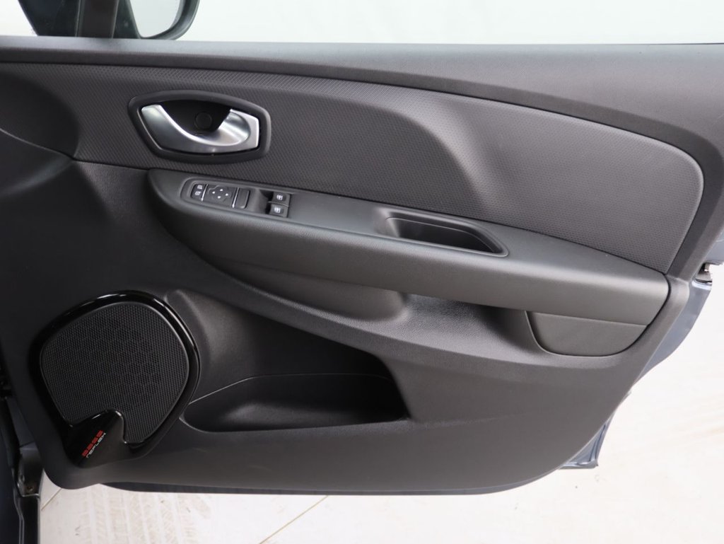 Used Renault Clio 2017 for sale - 76542074: Photo 25