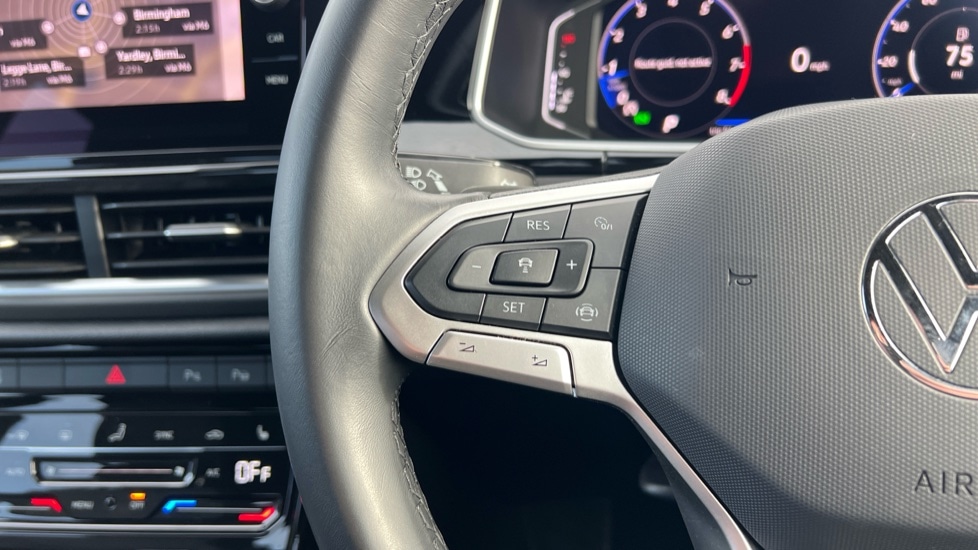 Used Volkswagen T-Roc 2024 for sale - 76297613: Photo 22