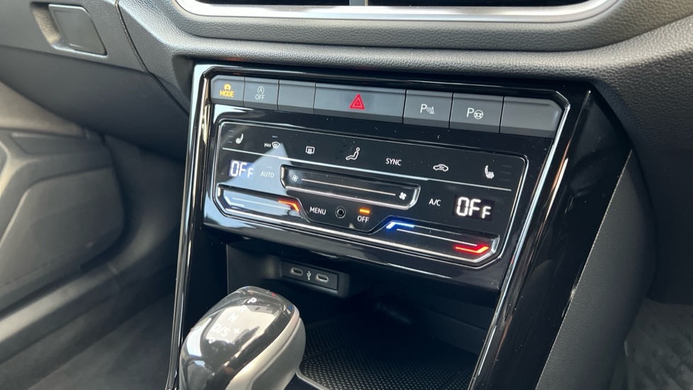 Used Volkswagen T-Roc 2024 for sale - 76297613: Photo 25