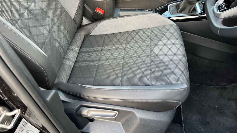 Used Volkswagen T-Roc 2024 for sale - 76297613: Photo 30