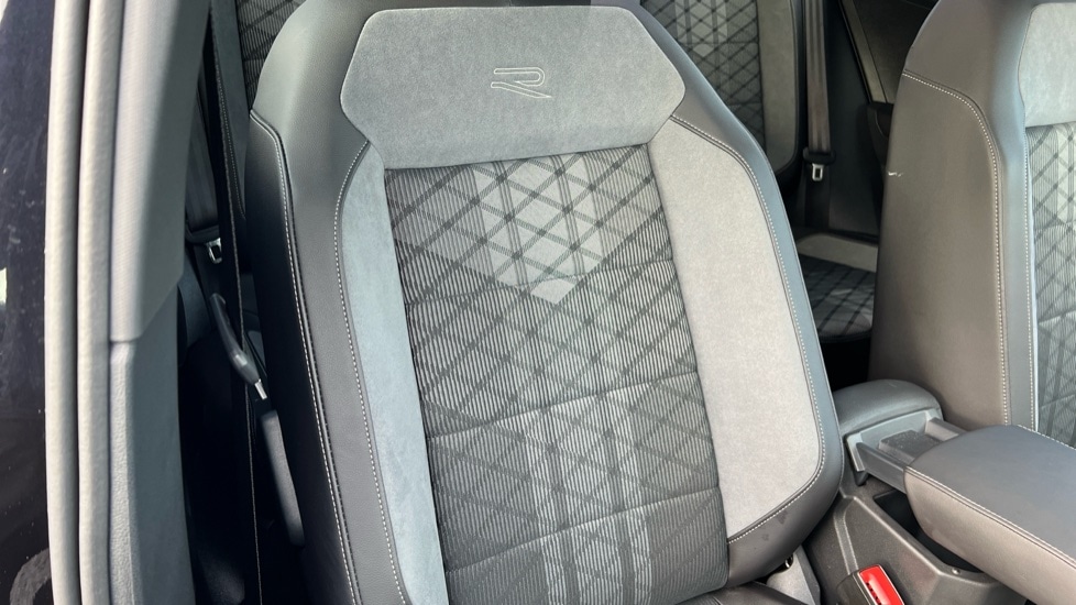 Used Volkswagen T-Roc 2024 for sale - 76297613: Photo 31