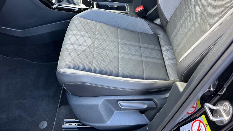 Used Volkswagen T-Roc 2024 for sale - 76297613: Photo 47