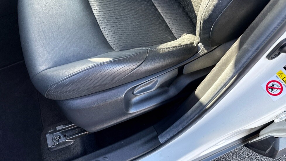 Used Toyota C-HR 2019 for sale - 76297310: Photo 32