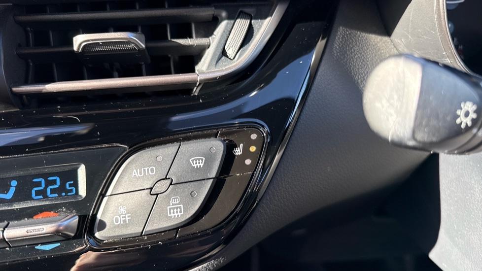 Used Toyota C-HR 2019 for sale - 76297310: Photo 34