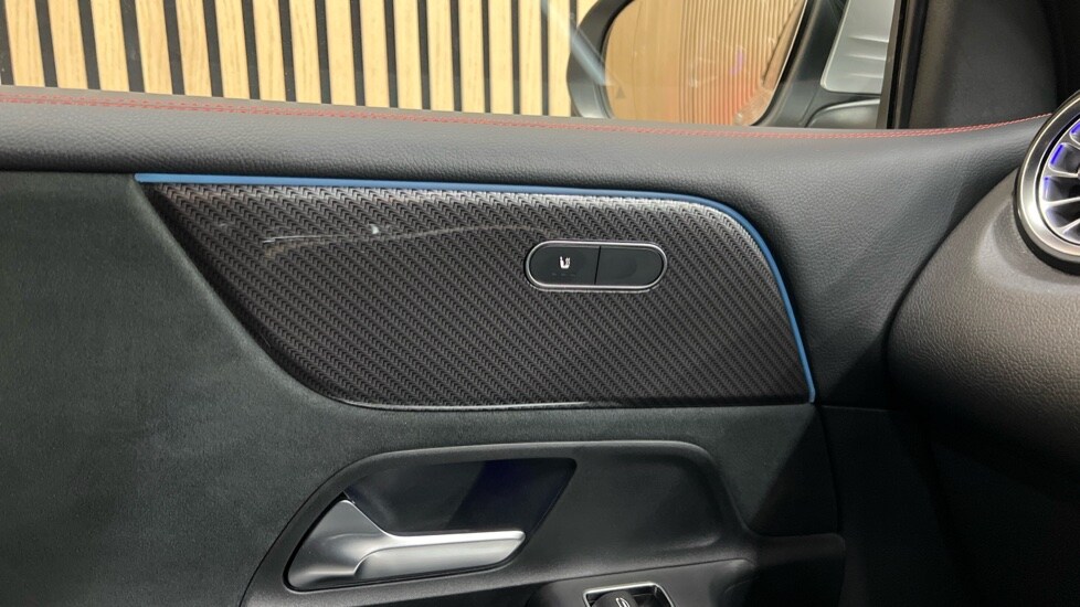 Used Mercedes-Benz GLB 2024 for sale - 76635657: Photo 32