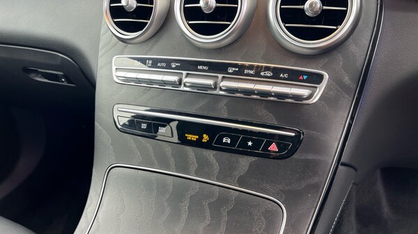 Used Mercedes-Benz GLC 2019 for sale - 76079432: Photo 33