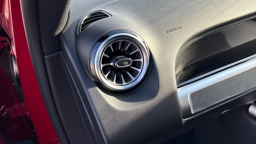 Used Mercedes-Benz GLB 2024 for sale - 76452076: Photo 32