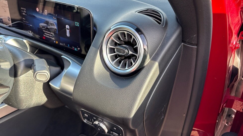 Used Mercedes-Benz GLB 2024 for sale - 76452076: Photo 36