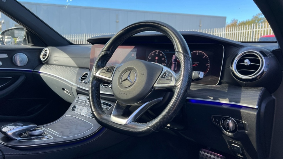 Used Mercedes-Benz E Class 2018 for sale - 76501531: Photo 3
