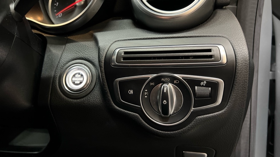 Used Mercedes-Benz C Class 2018 for sale - 76623499: Photo 37