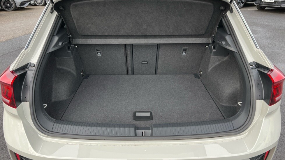 Used Volkswagen T-Roc 2024 for sale - 76297355: Photo 15