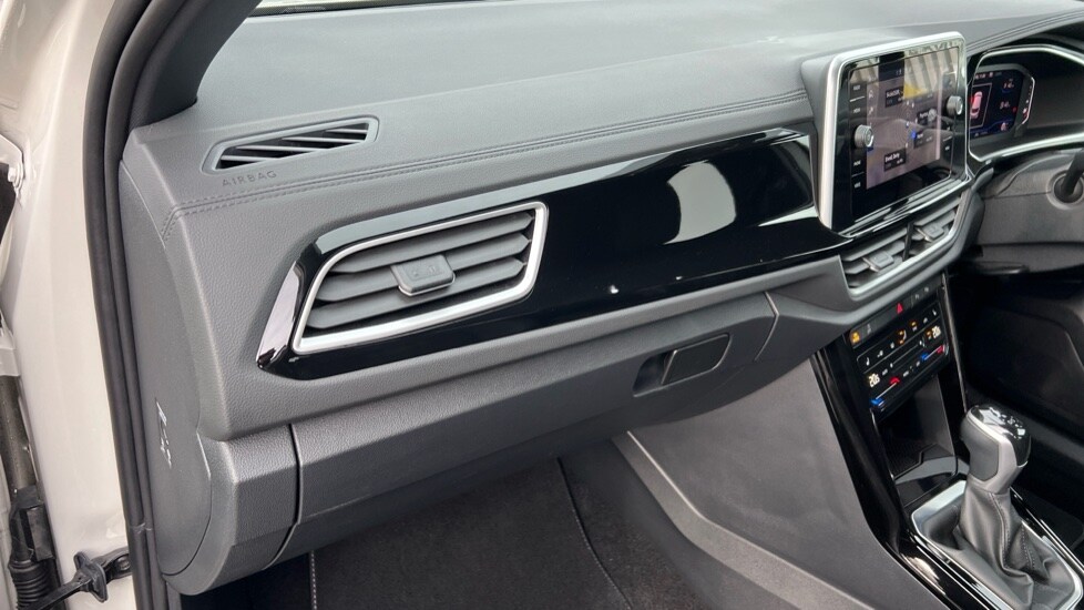 Used Volkswagen T-Roc 2024 for sale - 76297355: Photo 31