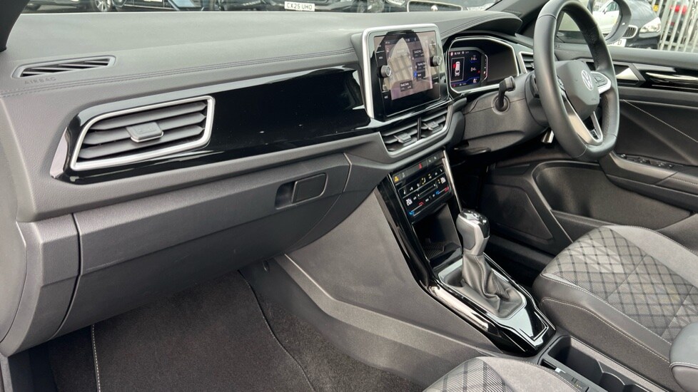 Used Volkswagen T-Roc 2024 for sale - 76297355: Photo 32