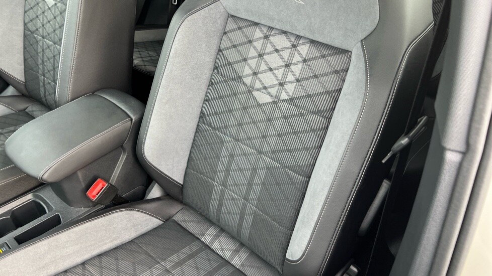 Used Volkswagen T-Roc 2024 for sale - 76297355: Photo 34