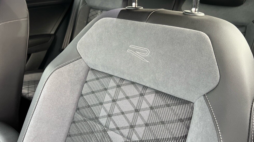 Used Volkswagen T-Roc 2024 for sale - 76297355: Photo 36