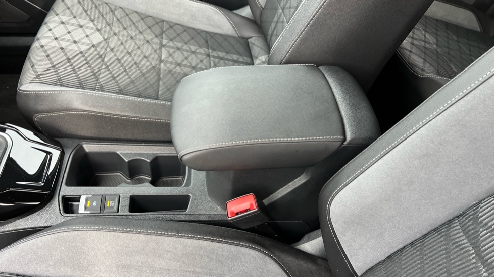 Used Volkswagen T-Roc 2024 for sale - 76297355: Photo 38