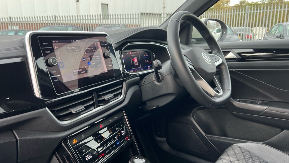 Used Volkswagen T-Roc 2024 for sale - 76297355: Photo 39