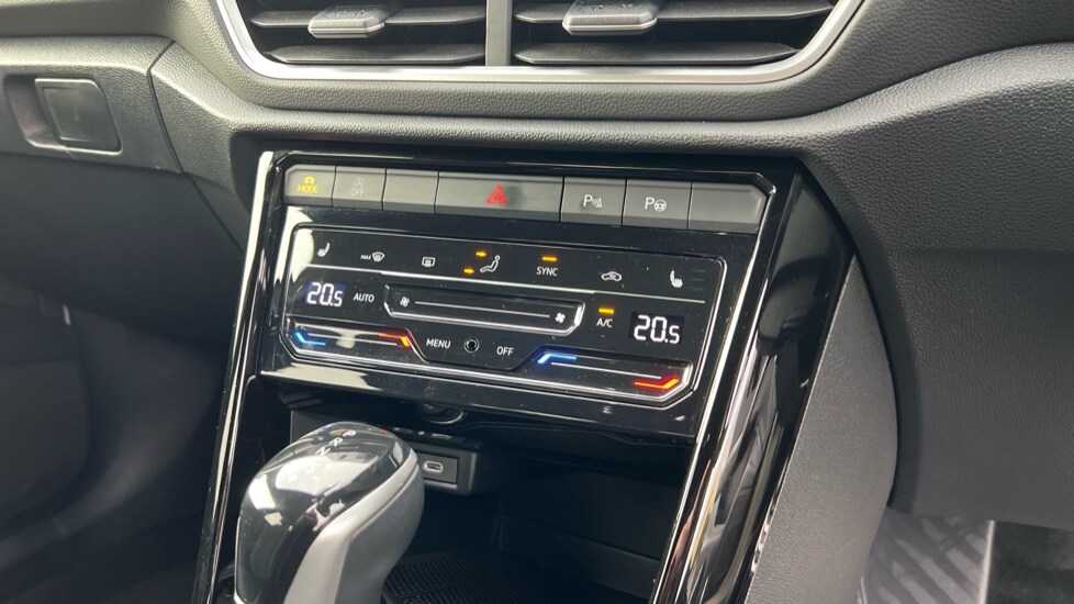 Used Volkswagen T-Roc 2024 for sale - 76297355: Photo 45