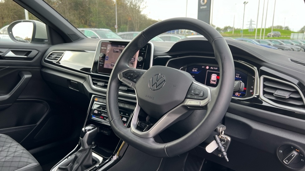 Used Volkswagen T-Roc 2024 for sale - 76297355: Photo 9