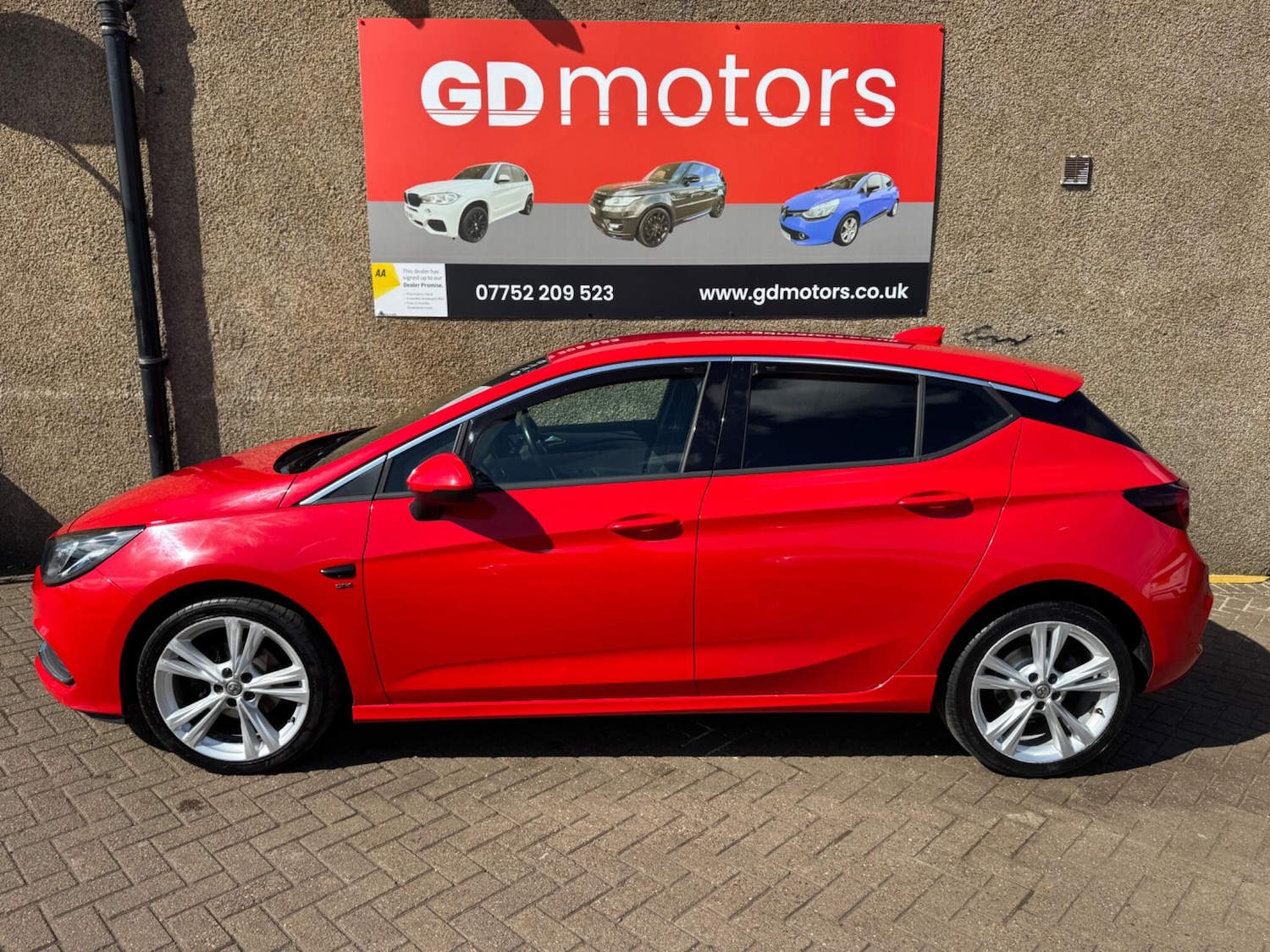 Used Vauxhall Astra 2017 for sale - 78204432: Photo 2