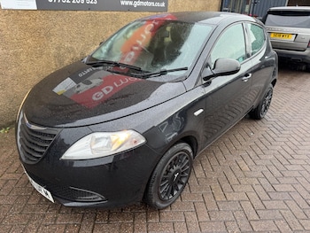 Used Chrysler Ypsilon 2014 for sale - 76472814: Photo
