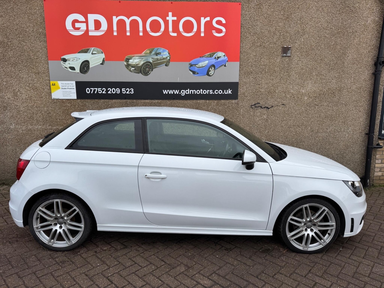 Used Audi A1 2013 for sale - 76936300: Photo 2