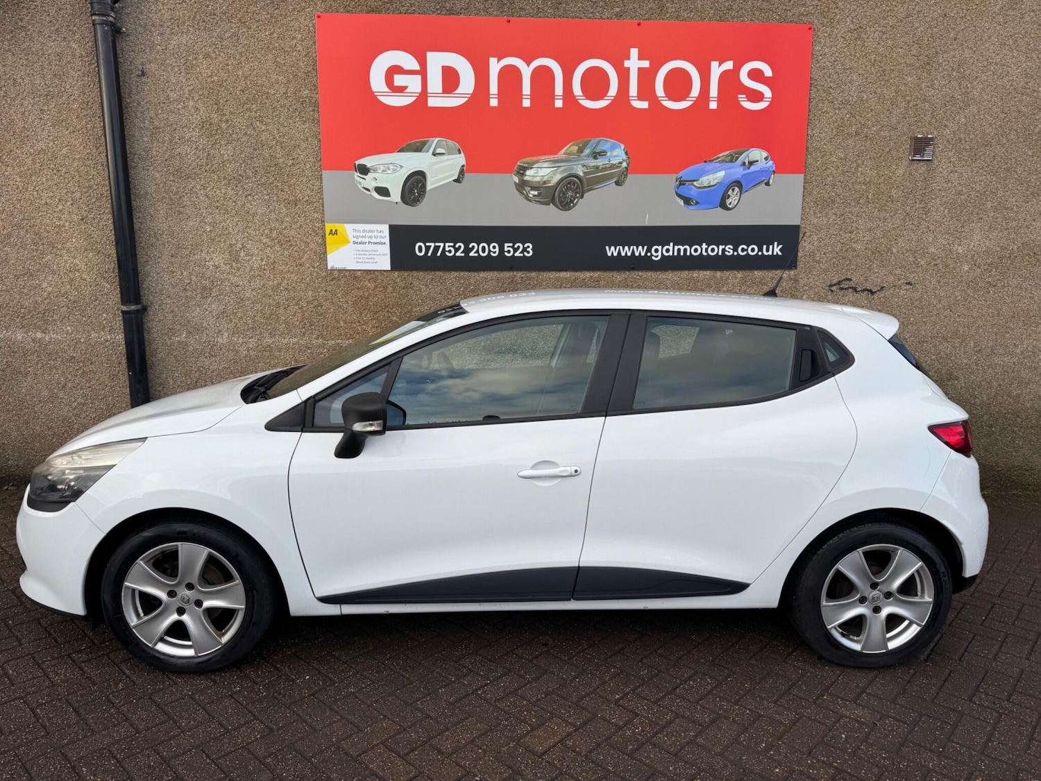 Used Renault Clio 2014 for sale - 76667233: Photo 9