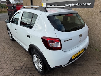 Used Dacia Sandero Stepway 2016 for sale - 76239016: Photo 2