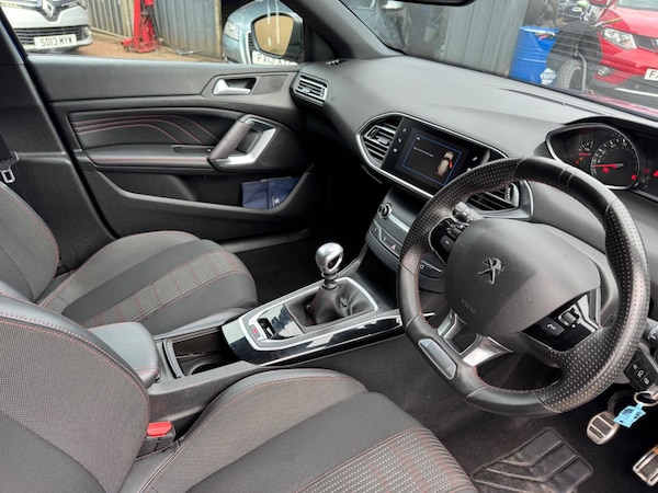 Used Peugeot 308 2018 for sale - 76247030: Photo 16