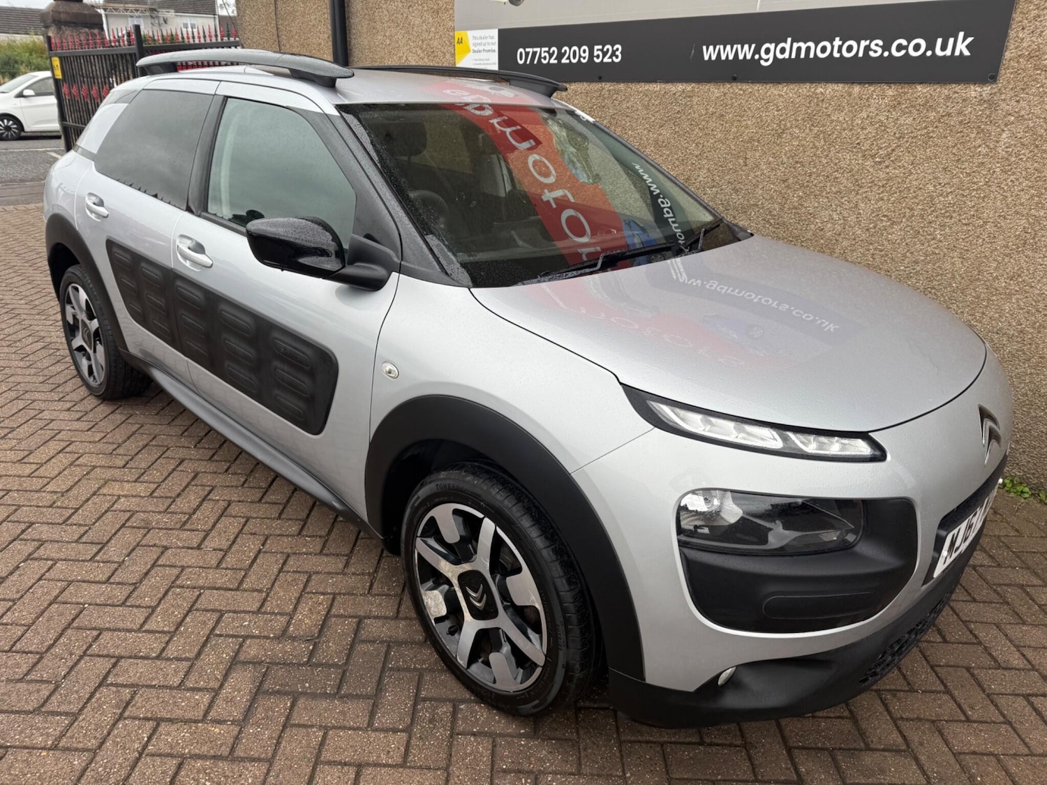 Used Citroen C4 Cactus 2017 for sale - 76166511: Photo 2