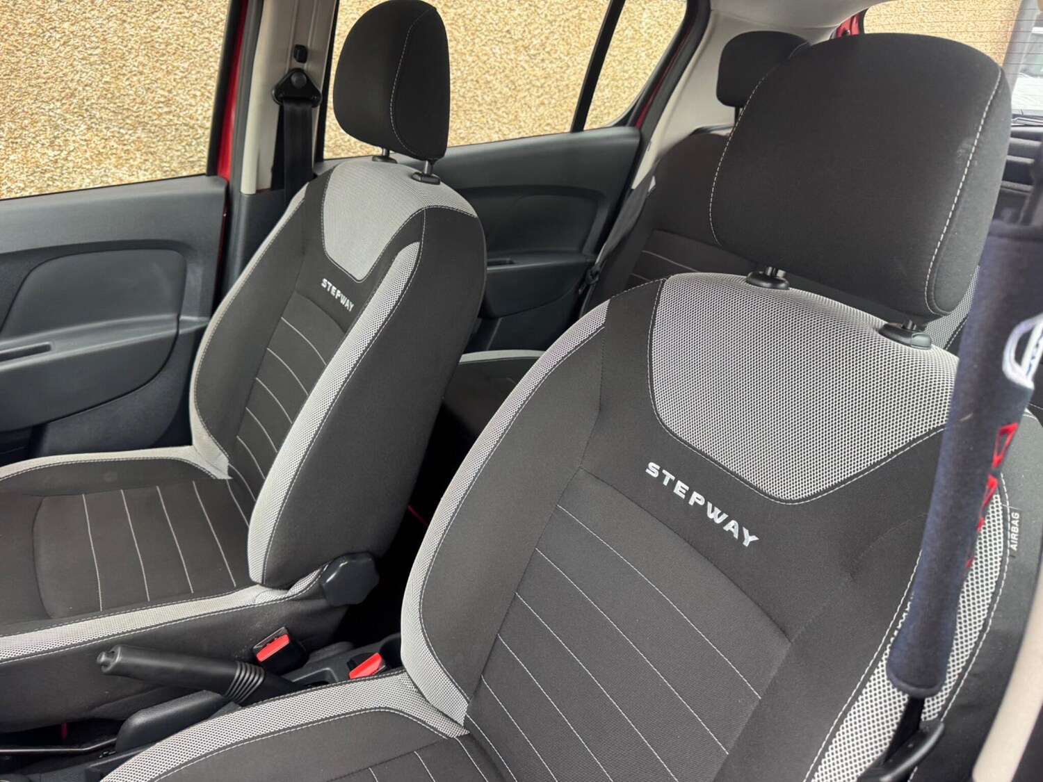 Used Dacia Sandero Stepway 2017 for sale - 76259229: Photo 20