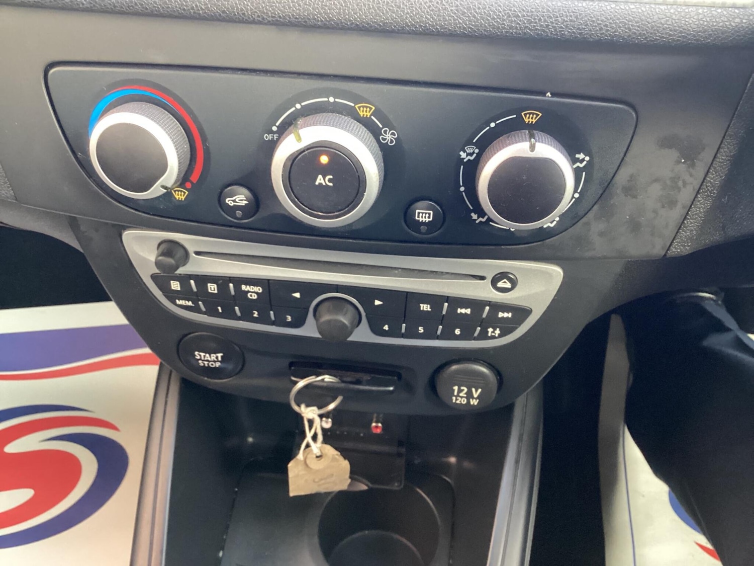 Used Renault Megane 2011 for sale - 76832295: Photo 17