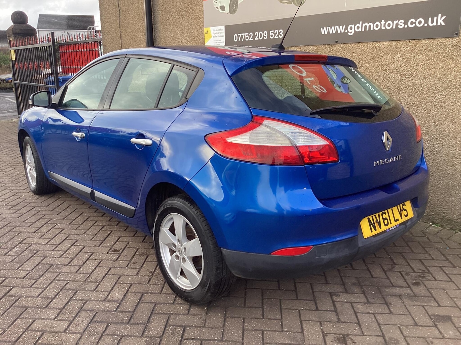 Used Renault Megane 2011 for sale - 76832295: Photo 2