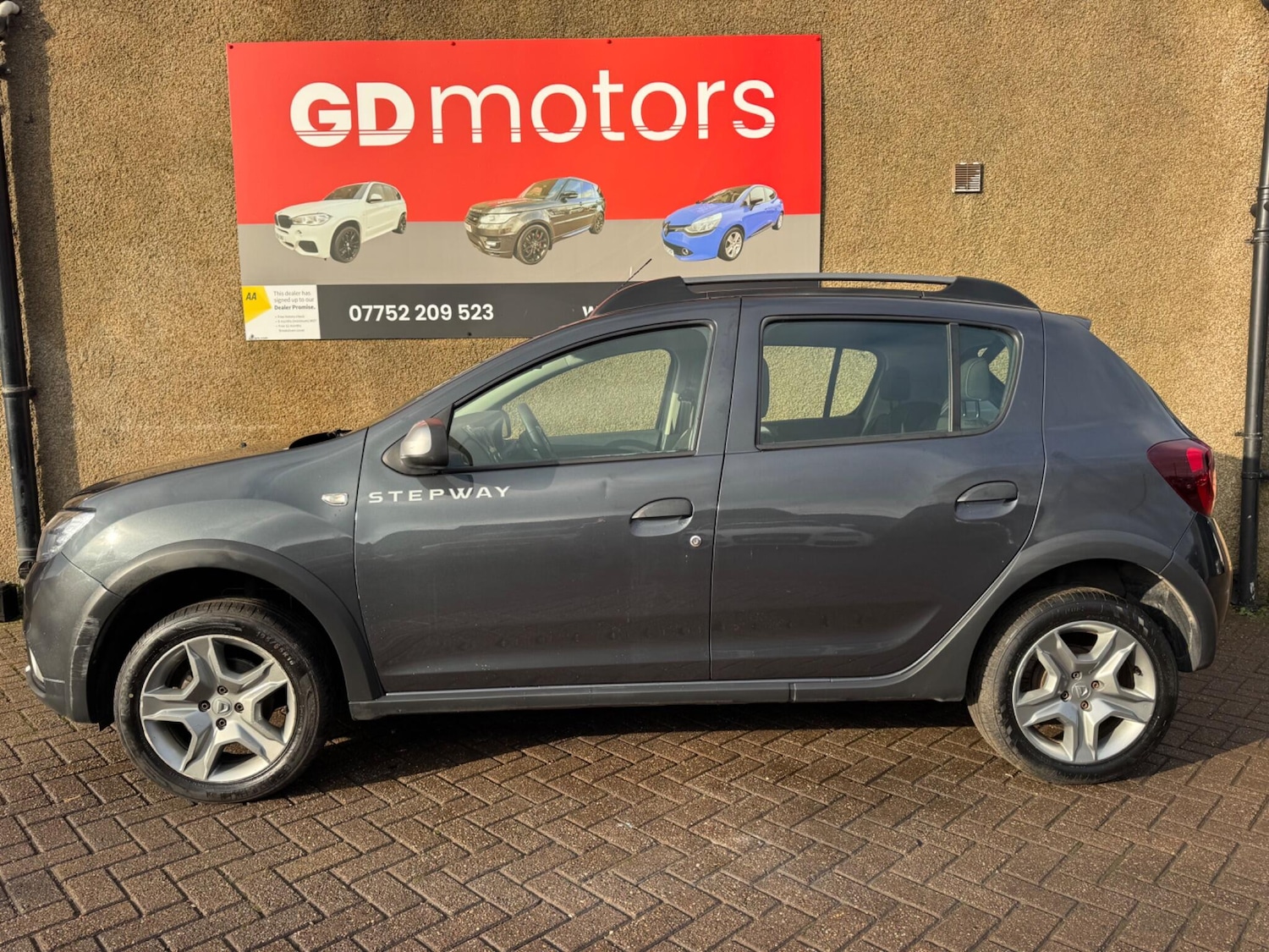 Used Dacia Sandero Stepway for sale - 76498691: Photo 2